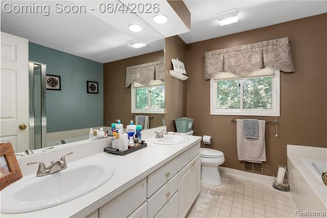 42812 Ledgeview Drive, Novi, MI 48377