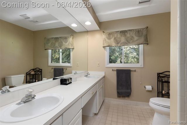 42812 Ledgeview Drive, Novi, MI 48377