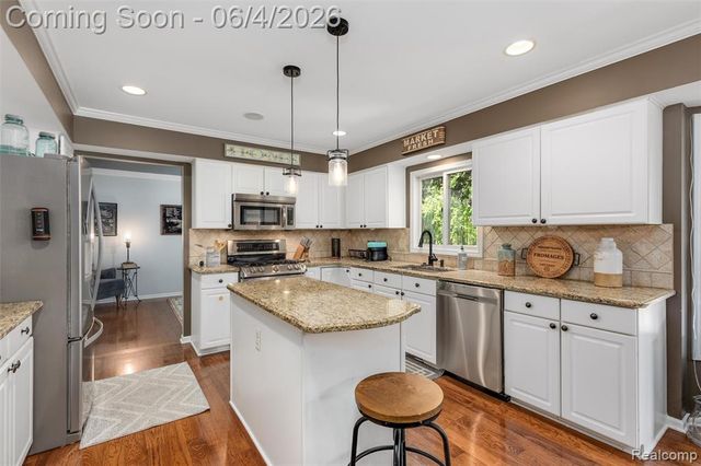 42812 Ledgeview Drive, Novi, MI 48377