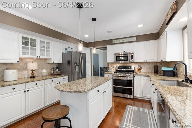 42812 Ledgeview Drive, Novi, MI 48377