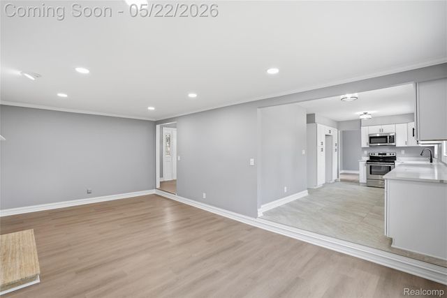 53568 Wolf Drive, Shelby Charter Township, MI 48316