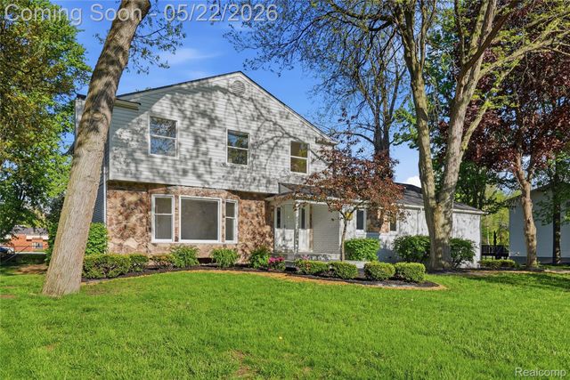 53568 Wolf Drive, Shelby Charter Township, MI 48316