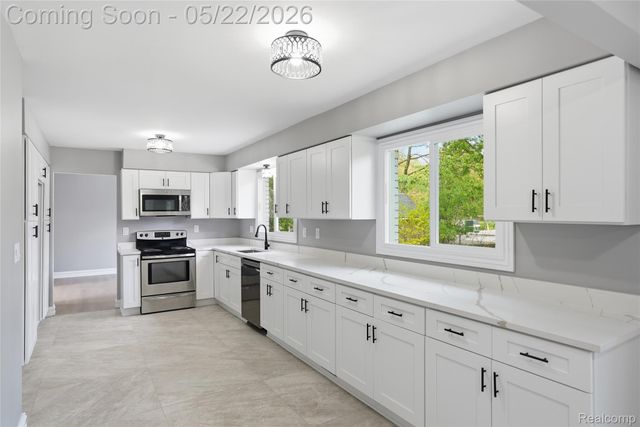 53568 Wolf Drive, Shelby Charter Township, MI 48316