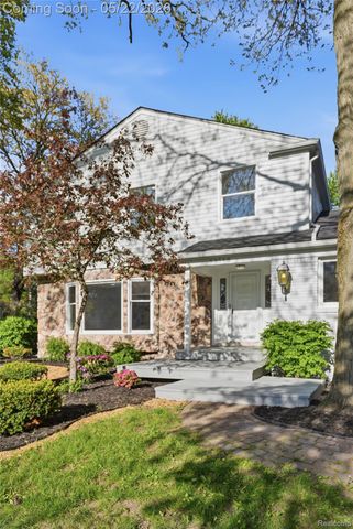 53568 Wolf Drive, Shelby Charter Township, MI 48316
