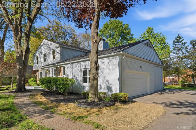 53568 Wolf Drive, Shelby Charter Township, MI 48316