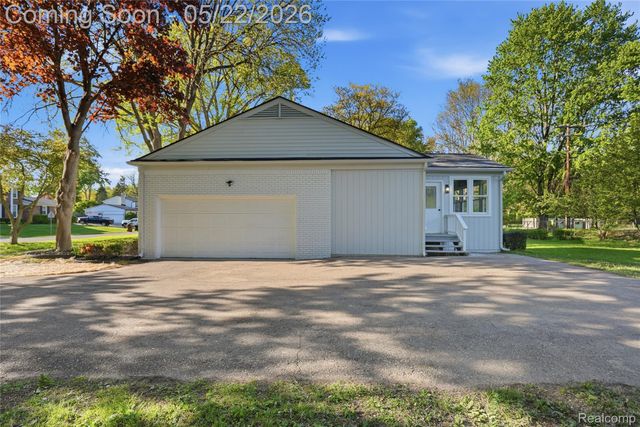 53568 Wolf Drive, Shelby Charter Township, MI 48316
