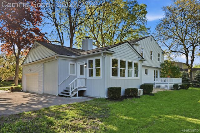 53568 Wolf Drive, Shelby Charter Township, MI 48316