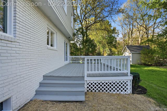 53568 Wolf Drive, Shelby Charter Township, MI 48316