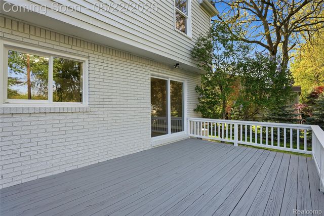 53568 Wolf Drive, Shelby Charter Township, MI 48316