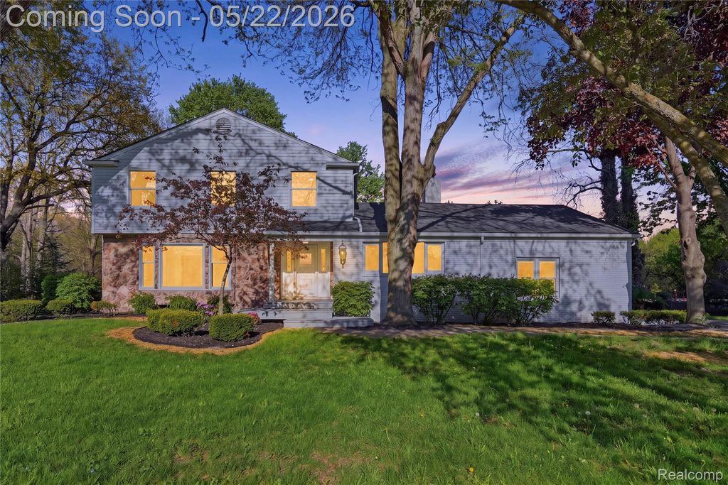 53568 Wolf Drive, Shelby Charter Township, MI 48316