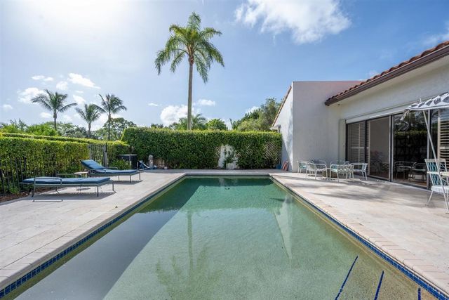 2592 Sheltingham Drive, Wellington, FL 33414