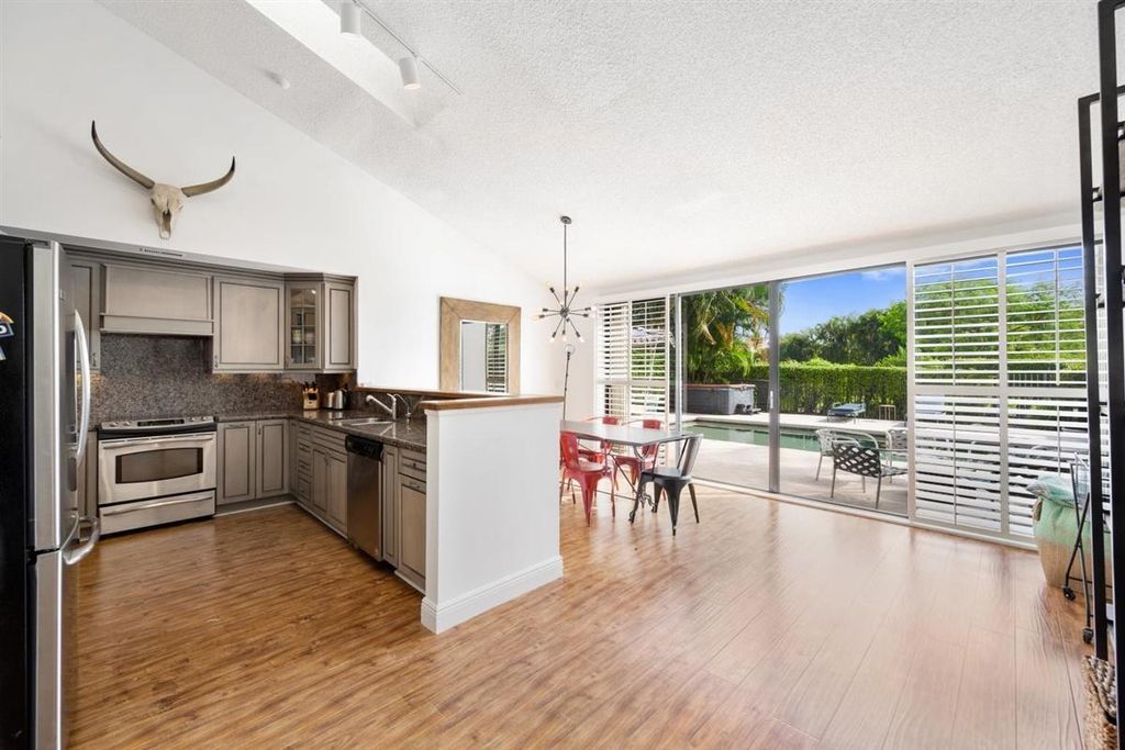 2592 Sheltingham Drive, Wellington, FL 33414