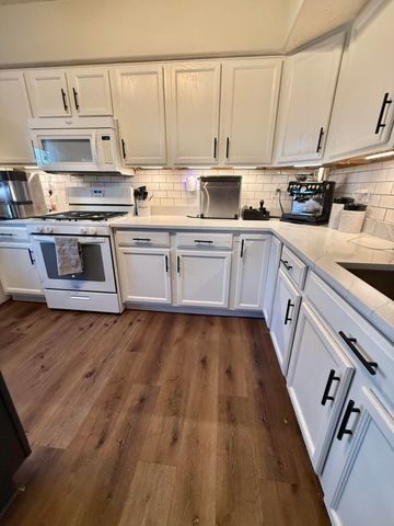 945 Somerset Meadows Drive, Rio Rancho, NM 87144