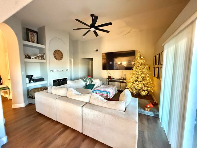 945 Somerset Meadows Drive, Rio Rancho, NM 87144