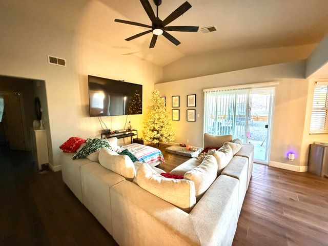 945 Somerset Meadows Drive, Rio Rancho, NM 87144