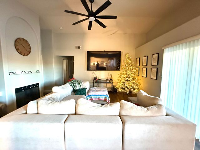 945 Somerset Meadows Drive, Rio Rancho, NM 87144