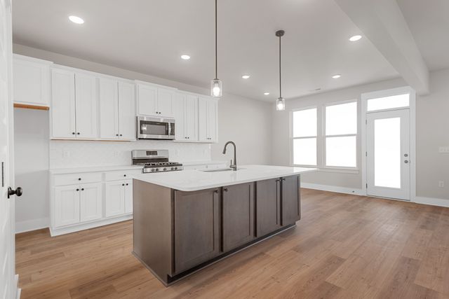 2416 Netterfield Drive, White House, TN 37188