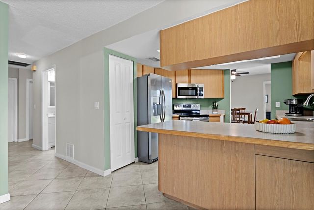 6809 CIRCLECREEK DRIVE, Pinellas Park, FL 33781