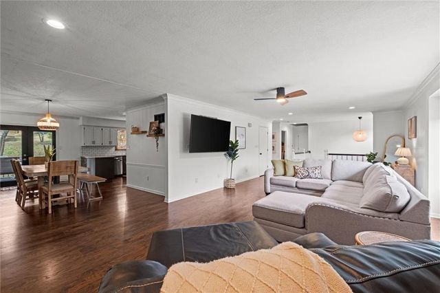 13337 Metropolitan Avenue, Bonner Springs, KS 66012