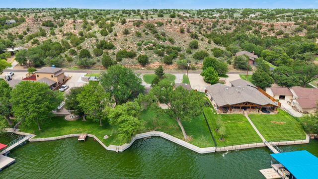 326 N Shore Drive, Amarillo, TX 79118