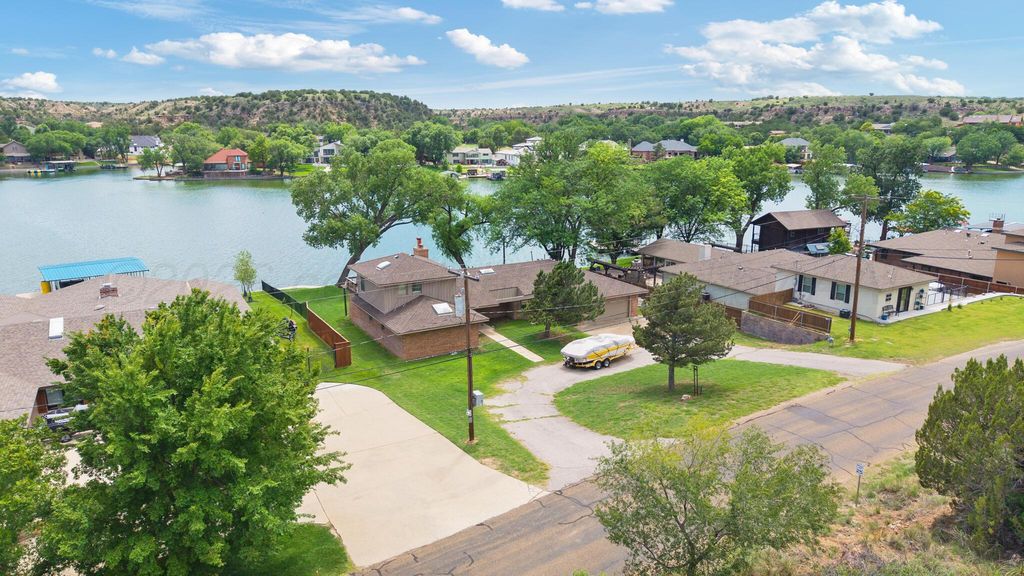 326 N Shore Drive, Amarillo, TX 79118