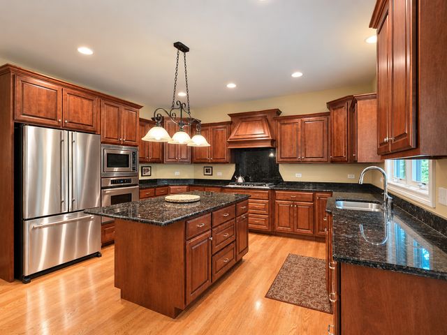 20228 Oakwood Drive, Mokena, IL 60448