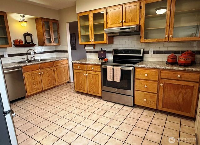 316 Beacon Hill Drive, Hoquiam, WA 98550