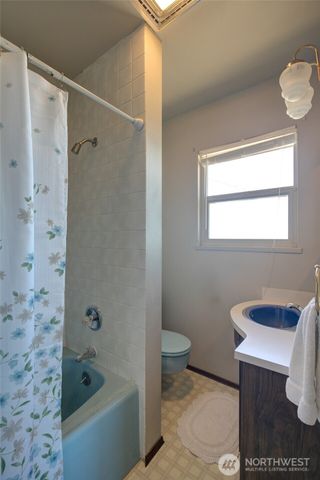 316 Beacon Hill Drive, Hoquiam, WA 98550