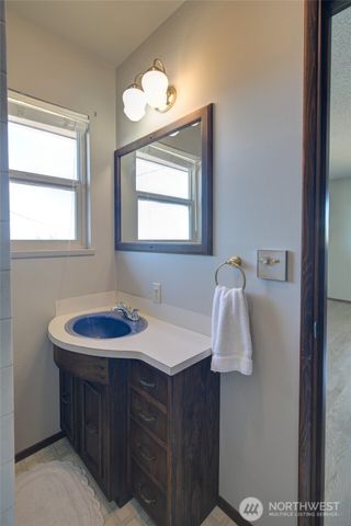 316 Beacon Hill Drive, Hoquiam, WA 98550