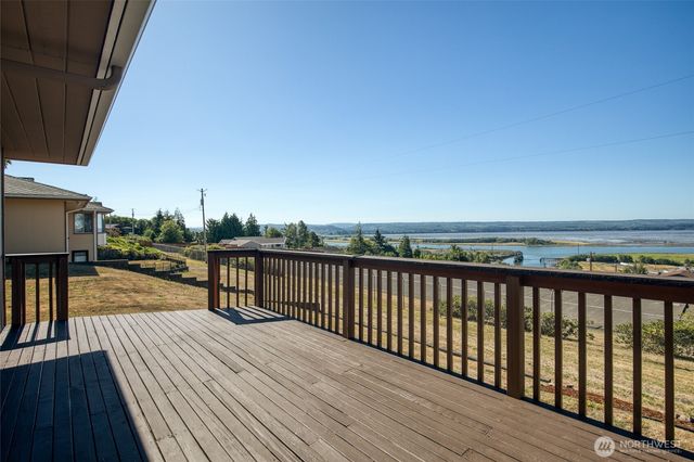316 Beacon Hill Drive, Hoquiam, WA 98550