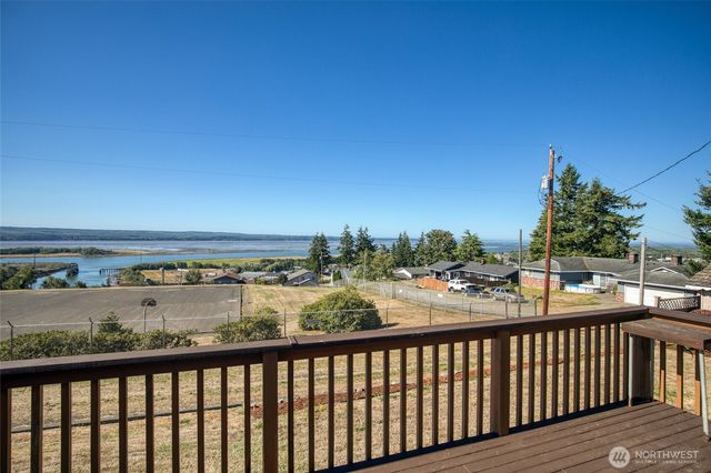 316 Beacon Hill Drive, Hoquiam, WA 98550