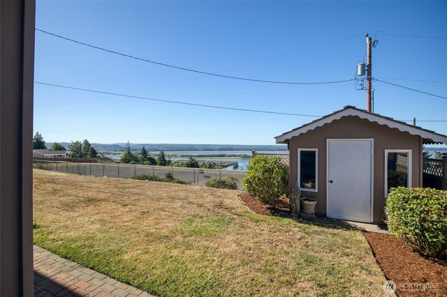 316 Beacon Hill Drive, Hoquiam, WA 98550