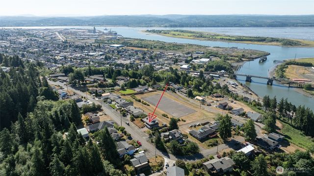 316 Beacon Hill Drive, Hoquiam, WA 98550