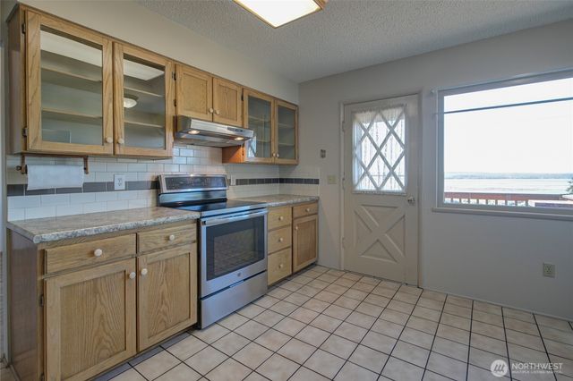 316 Beacon Hill Drive, Hoquiam, WA 98550