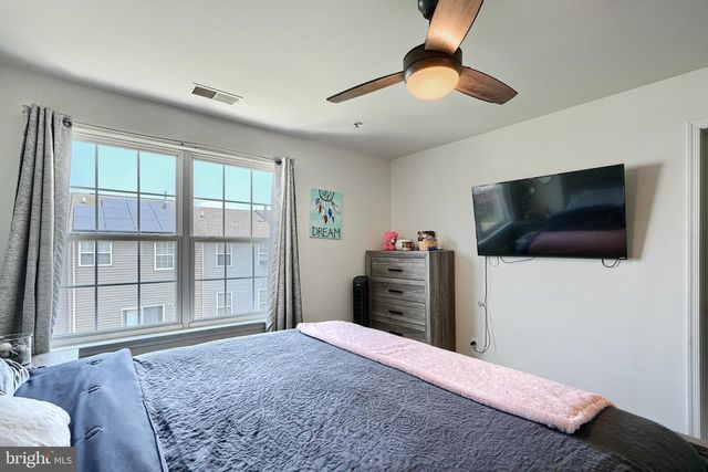 687 SEAWAVE, Baltimore, MD 21220