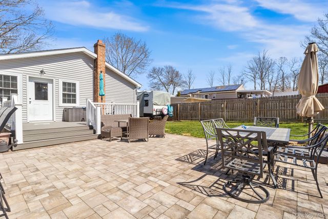 22 Beech Avenue, Farmingville, NY 11738