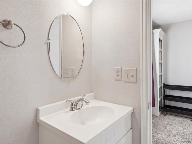 892 S Rifle Way, Aurora, CO 80017