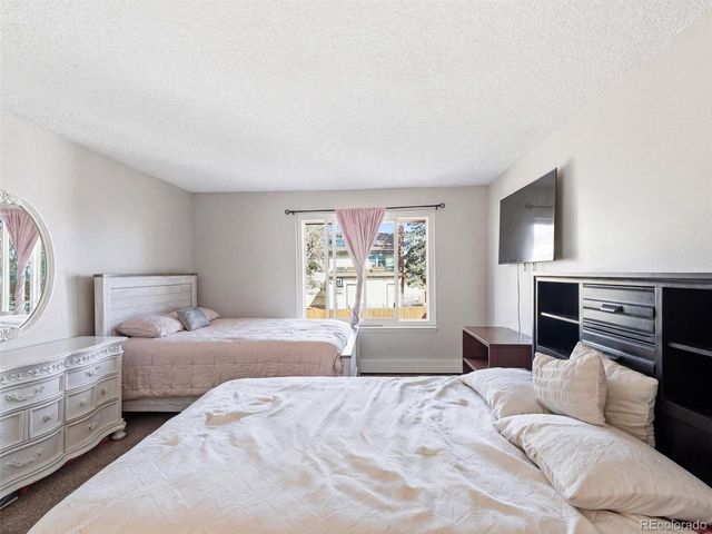 892 S Rifle Way, Aurora, CO 80017