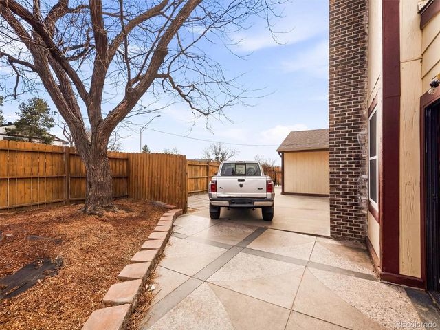 892 S Rifle Way, Aurora, CO 80017