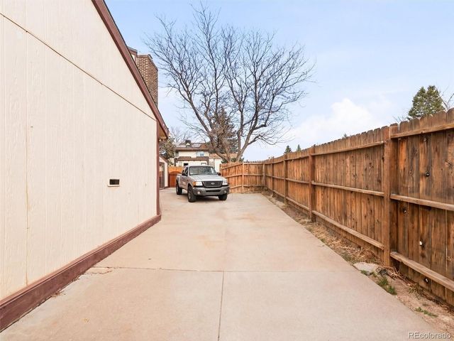 892 S Rifle Way, Aurora, CO 80017