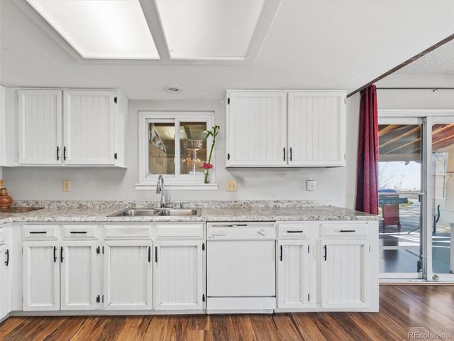 892 S Rifle Way, Aurora, CO 80017