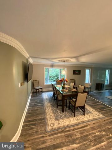 1 KESWICK DR, Voorhees, NJ 08043