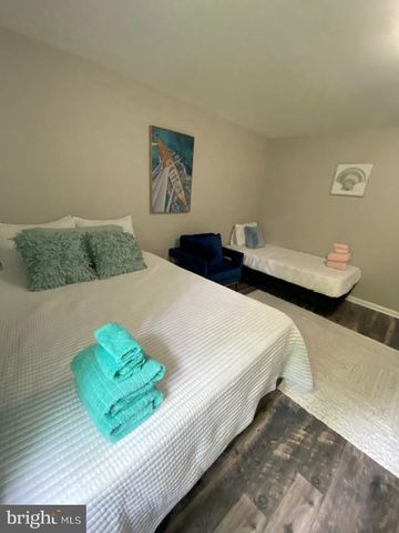 1 KESWICK DR, Voorhees, NJ 08043
