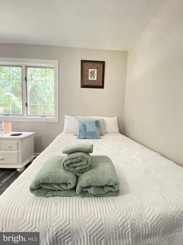 1 KESWICK DR, Voorhees, NJ 08043