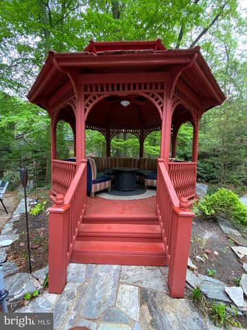 1 KESWICK DR, Voorhees, NJ 08043