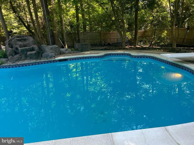 1 KESWICK DR, Voorhees, NJ 08043