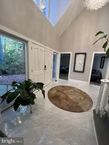 1 KESWICK DR, Voorhees, NJ 08043
