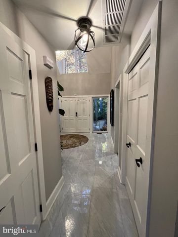 1 KESWICK DR, Voorhees, NJ 08043