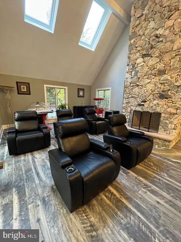 1 KESWICK DR, Voorhees, NJ 08043