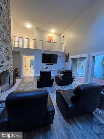 1 KESWICK DR, Voorhees, NJ 08043